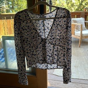 Charlie Holiday Kai Navy Blue Daisy Print long Sleeve with buttons V Neck. 6.